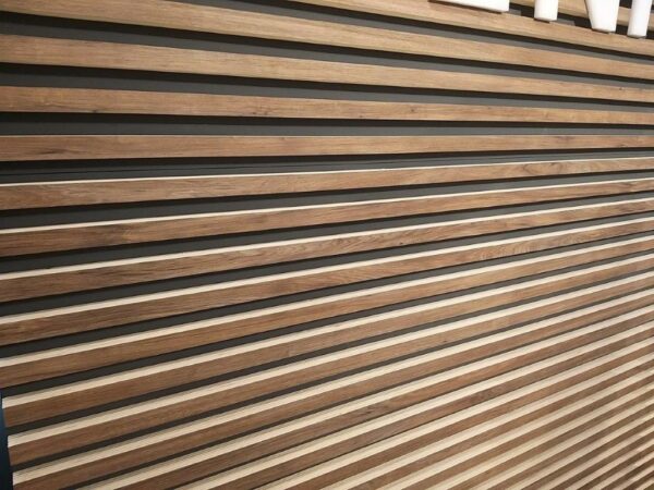 20191017_123757_resized-1 RIVESTIMENTO PARETE IN LEGNO DI LARICE