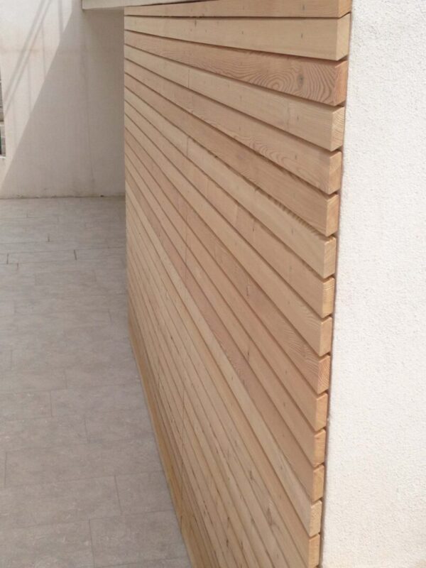 5 RIVESTIMENTO PARETE IN LEGNO DI LARICE