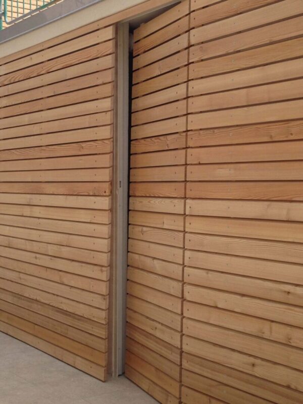 7 RIVESTIMENTO PARETE IN LEGNO DI LARICE