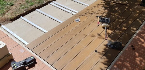 PAVIMENTO WPC DECKING