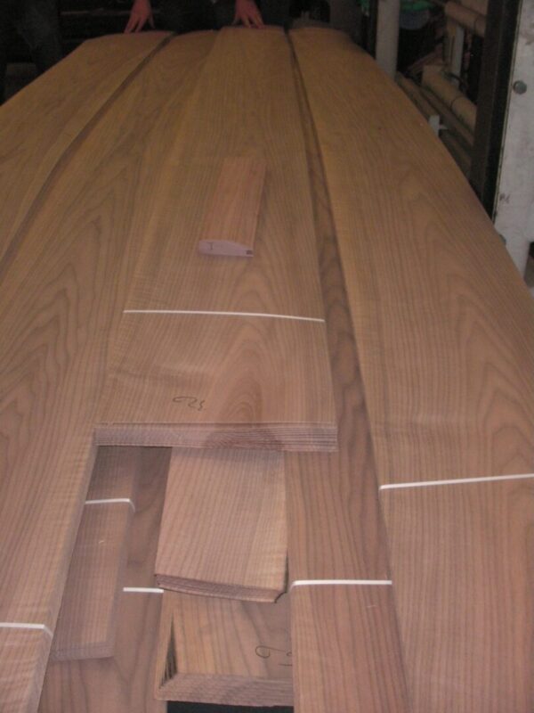 TRANCIATO DI NOCE BIONDO