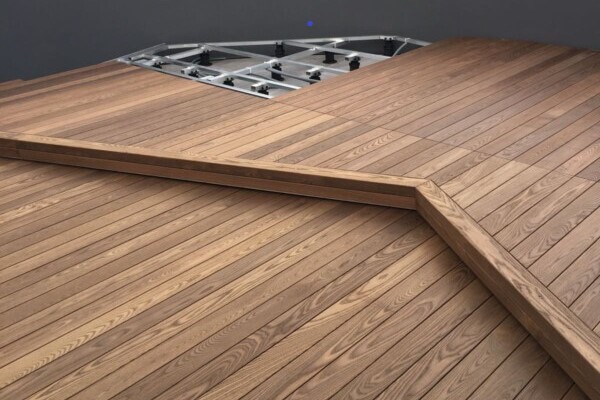 DECKING IN FRASSINO TERMOTRATTATO